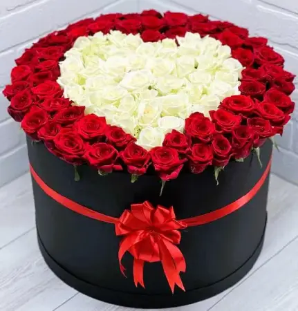 101 роза в шляпной коробке